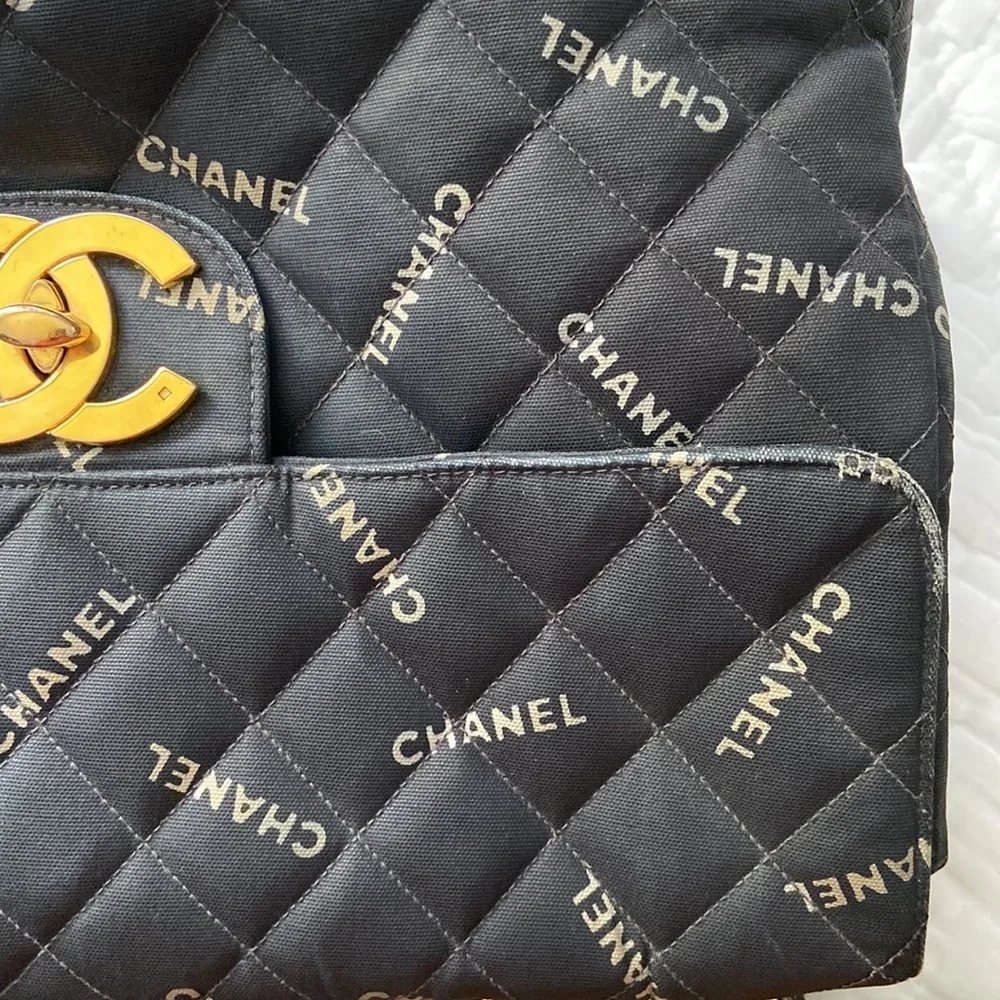 Chanel Vintage Rare 1990s Quilted Logo Letters Maxi Jumbo Classic Flap - Picture 14 of 17